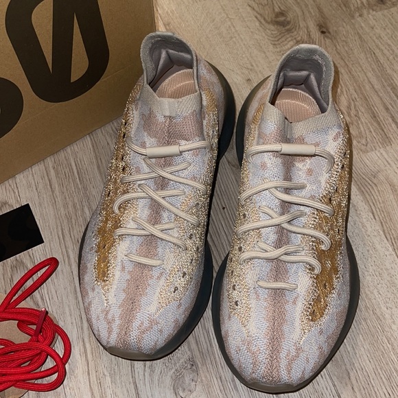 YEEZY BOOST 380 - Picture 2 of 8